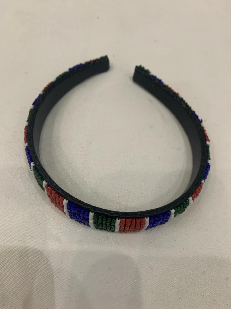 https://cdn.shopify.com/s/files/1/0629/8622/3681/files/Beaded_Hair_band.jpg?v=1748800558