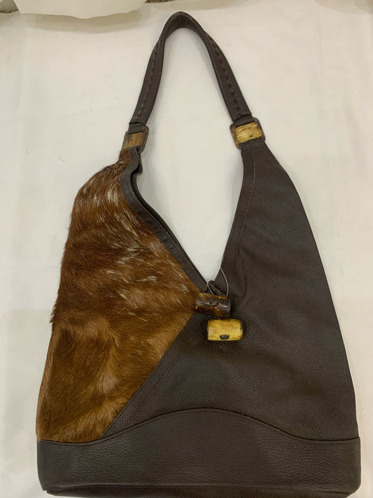 https://cdn.shopify.com/s/files/1/0629/8622/3681/files/Leather_Sling_Bags.jpg?v=1748811520