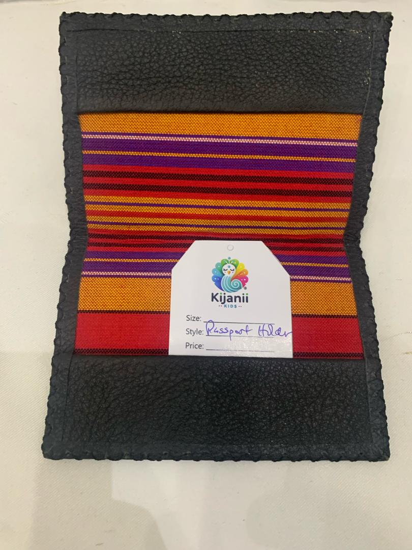 https://cdn.shopify.com/s/files/1/0629/8622/3681/files/Passport_Holder.jpg?v=1748803617